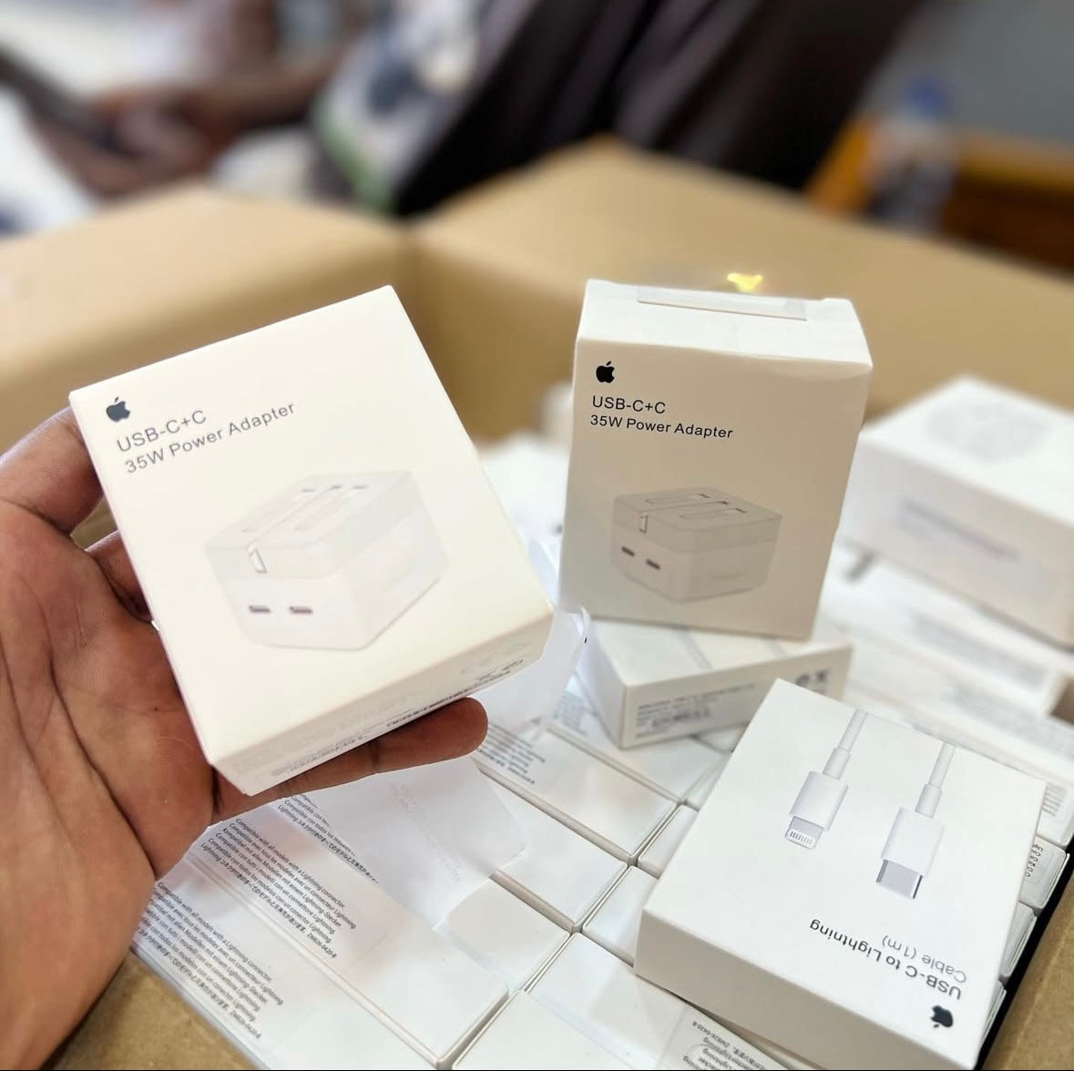 35W USB-C+C Power Adapter 3-Pin USB-C to lightning cable